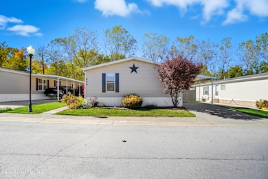 573 Waterview Cir, Lima, OH 45804 - photo 2