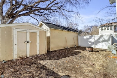 Backyard1_1.JPG