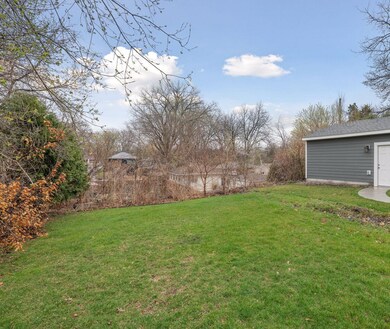 518 Ardmore Dr, Golden Valley, MN 55422 - photo 4