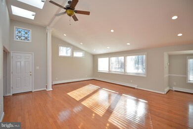 8925 Littleton St, Fairfax, VA 22032 - photo 4