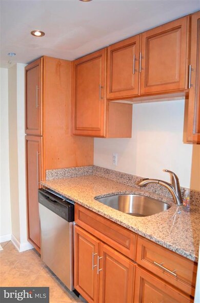 58 Dendron Ct, Parkville, MD 21234 - photo 4