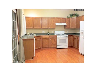 Beautiful Oak Kitchen w/Hardwood Floor.  All Newer
