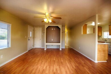 6 Living Room 2080 N Cedar Dr Apache Jun