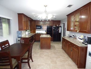 1722 Hollybrook Dr, Nacogdoches, TX 75965 - photo 6