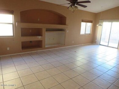 023-362752 -Living Room-c