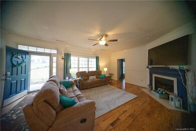 121 W Morrison Creek Rd, Statesville, NC 28625 - photo 4