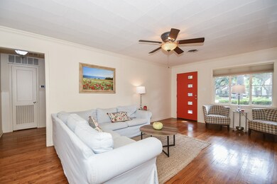 1070 Gardenia Dr, Houston, TX 77018 - photo 5