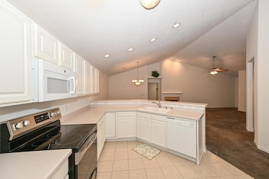 10258 W Deerwood Ln unit 32, Franklin, WI 53132 - photo 6