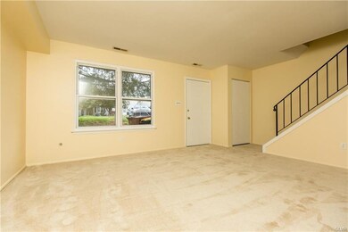 52 Eisenhower Cir, Whitehall, PA 18052 - photo 3