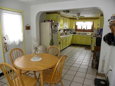 Kitchen. Large eat-in-kitchen.