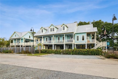 124 Lafitte St, Mandeville, LA 70448 - photo 2