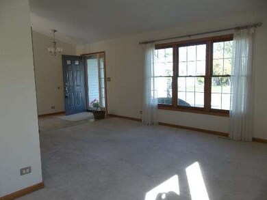 820 Mayfair Ln, Algonquin, IL 60102 - photo 5