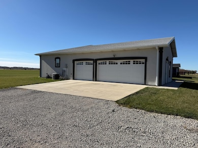 910 W Walker Rd, North Platte, NE 69101 - photo 4