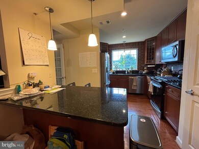 4127 S Four Mile Run Dr unit 302, Arlington, VA 22204 - photo 3