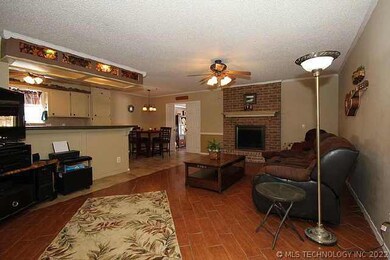 Open Floor plan! Large living area, fpl and beauti