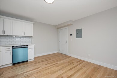 539 Front St unit 4B, Hempstead, NY 11550 - photo 4