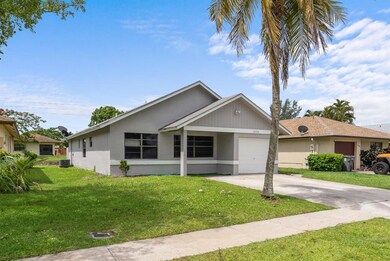 1439 Summit Run Cir, West Palm Beach, FL 33415 - photo 2