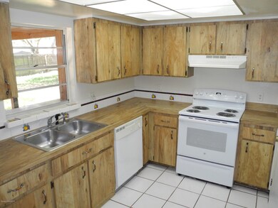IMMACULATE KITCHEN