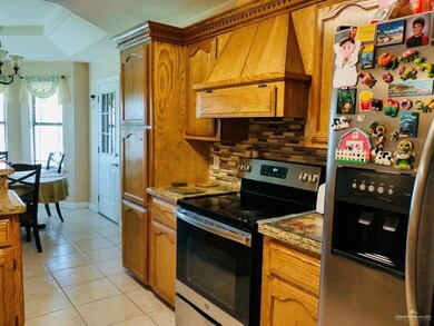 924 E Dorothy Cir, Pharr, TX 78577 - photo 4