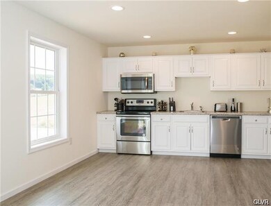 2202 Acorn Ct, Slatington, PA 18080 - photo 3