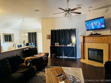 4008 Red Apple Cir, Moore, OK 73160 - photo 4