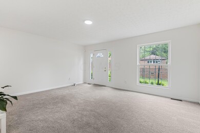 581 Dlyn St unit 11, Columbus, OH 43228 - photo 4