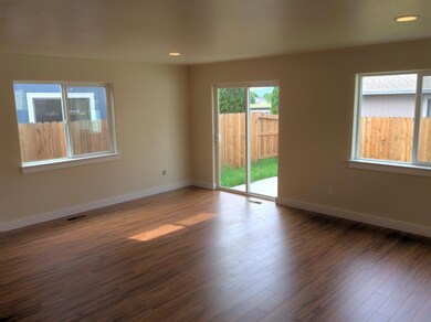 3879 Avenue C, White City, OR 97503 - photo 2