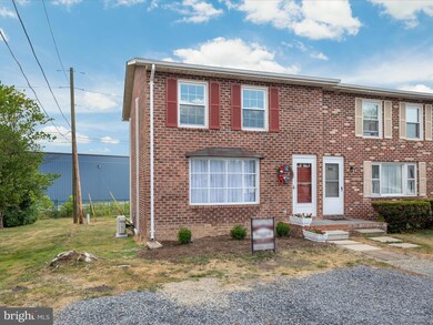 954 Jackson St, Strasburg, VA 22657 - photo 3