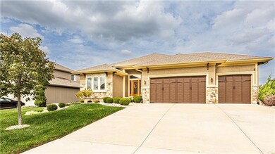 1612 SW Whistle Dr, Lees Summit, MO 64082 - photo 3