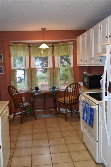 146 Bartemus Trail unit U69, Nashua, NH 03063 - photo 3