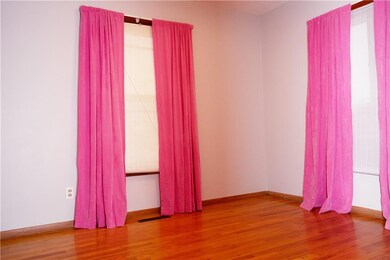 209 E 29th St S, Newton, IA 50208 - photo 4