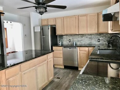 2426 Allegheny Dr, Blakeslee, PA 18610 - photo 4