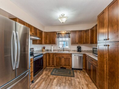 2207 Deborah Dr SW, Cedar Rapids, IA 52404 - photo 5