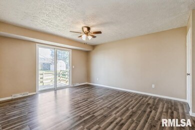 1928 W 58th St, Davenport, IA 52806 - photo 6