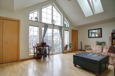 343 W Doty St unit 2, Madison, WI 53703 - photo 2