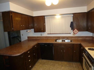 924 E Bedivere Dr, Spokane, WA 99218 - photo 7