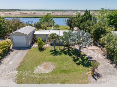 1014 E Anchor Ln, Moore Haven, FL 33471