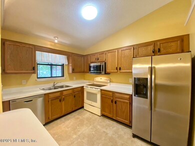 8430 Winter Berry Rd, Jacksonville, FL 32210 - photo 7