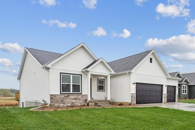 4528 Sonoma Dr, Cedar Falls, IA 50613 - photo 2