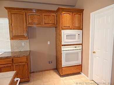 2009 W Vicksburg St, Broken Arrow, OK 74011 - photo 3