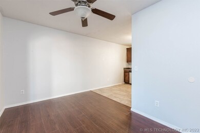 Nice area for dining table in eat in kitchen