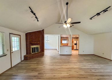 10041 Aberdeen Ln, Yukon, OK 73099 - photo 5