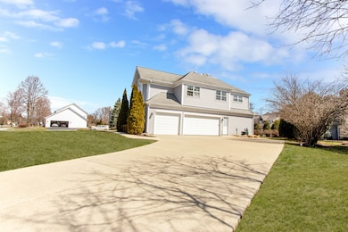 38 Christina Cir, Wheaton, IL 60189 - photo 3