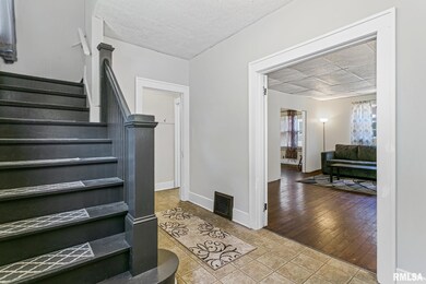 1022 W 16th St, Davenport, IA 52804 - photo 4
