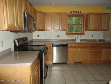 932 Gunstock Ln, Tafton, PA 18464 - photo 3