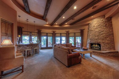 007_Living Room and Bar