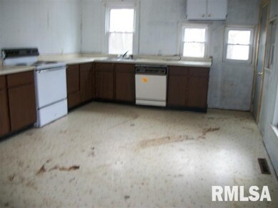 1715 N Kankakee St, Lincoln, IL 62656 - photo 3