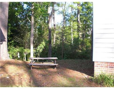 Photo. The office park is sited on the banks of Si