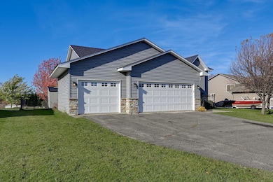 992 Farmers Ridge Trail, Belle Plaine, MN 56011 - photo 3