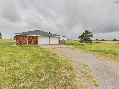 6427 Johnson Rd, Iowa Park, TX 76367 - photo 4